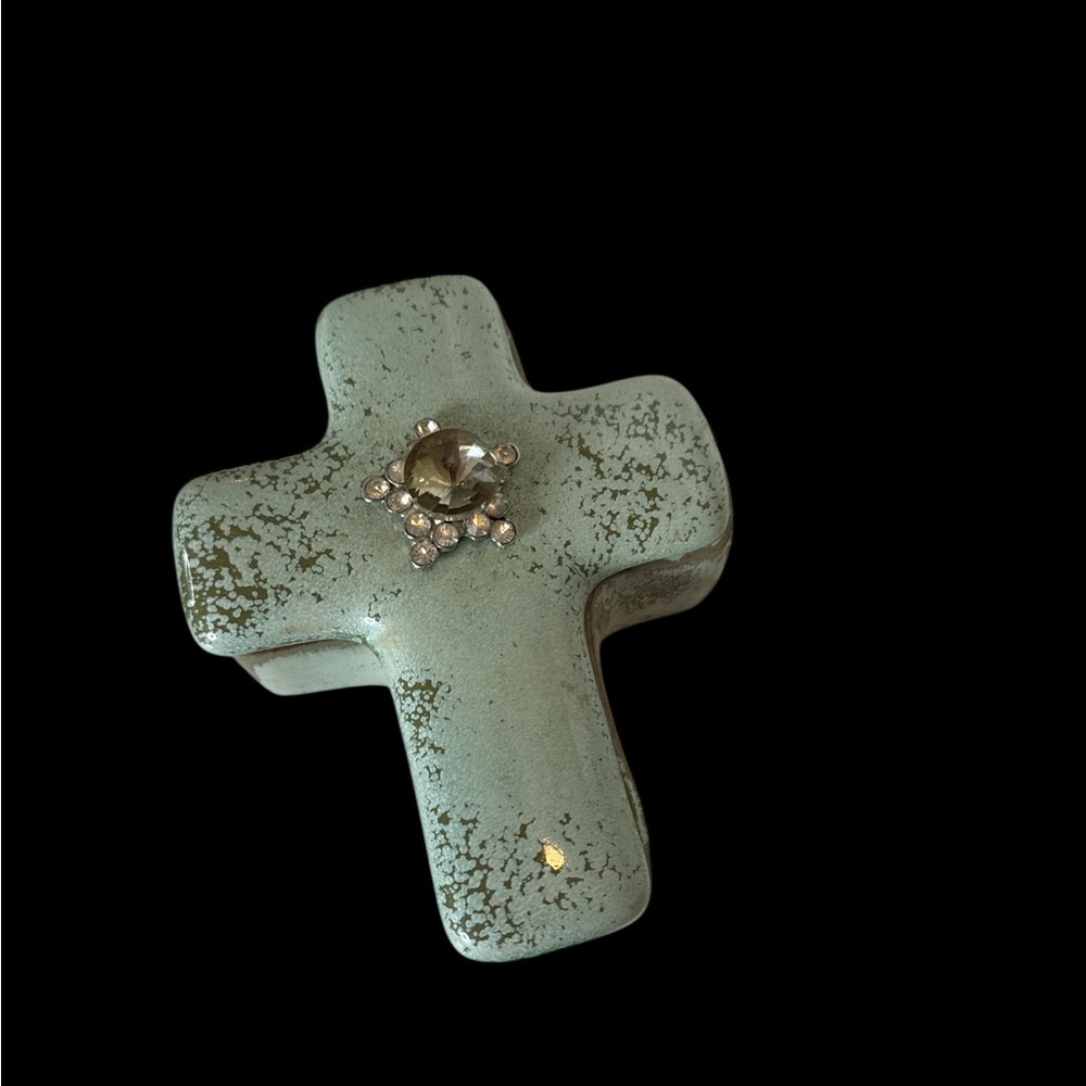 Green Stoneware Pottery Cross Trinket Box with lid. (S 1 110225)
